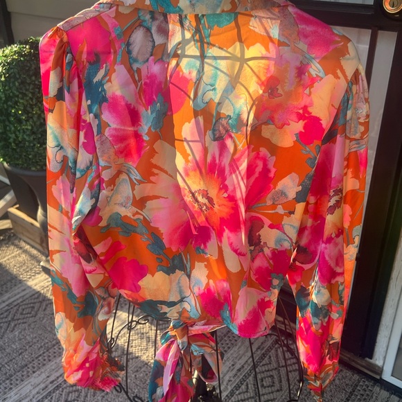 Flying Tomato Floral Wrap Blouse Size Small. - Picture 3 of 5